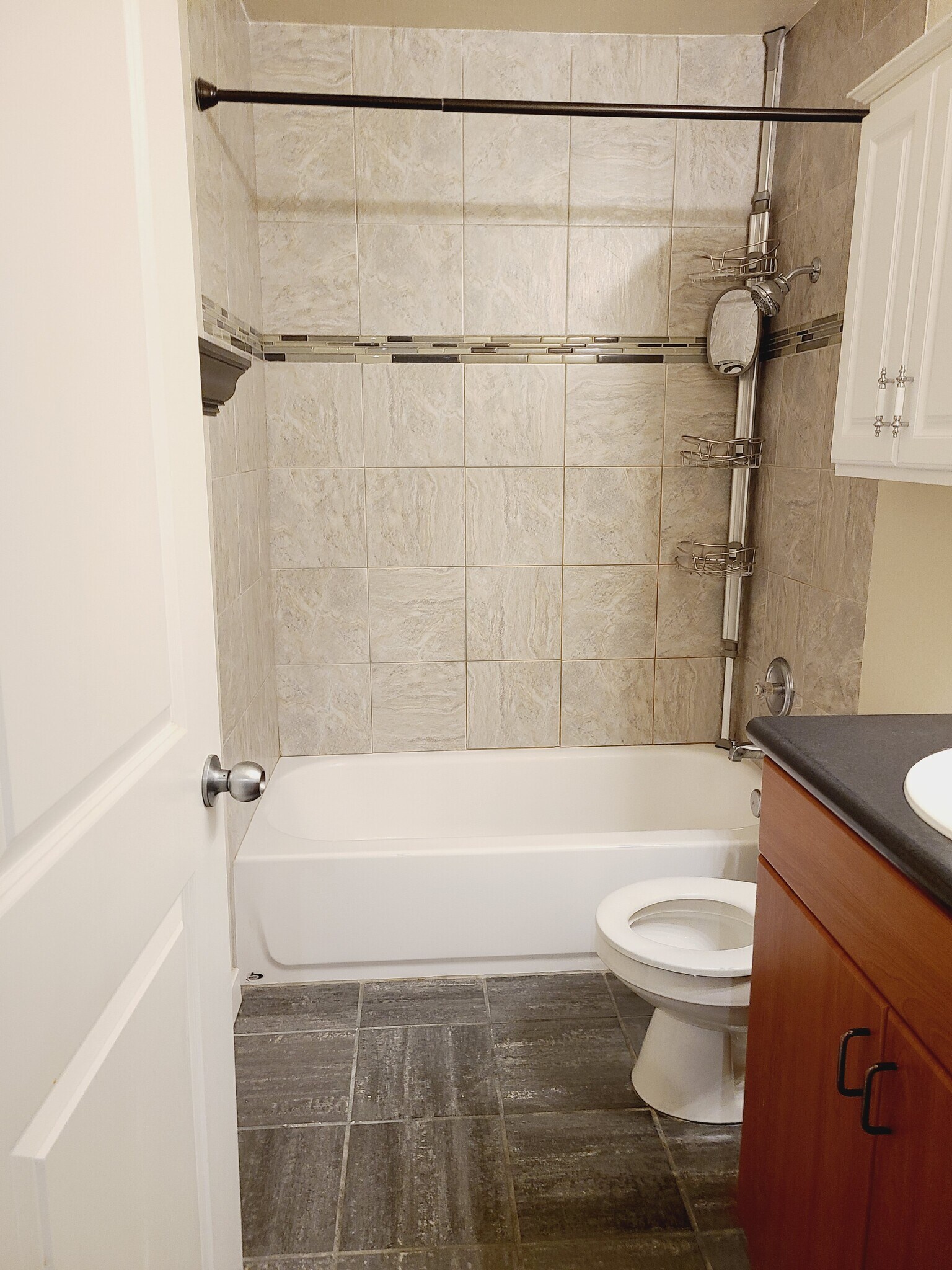 Full bathroom - 5829 NE 75th St