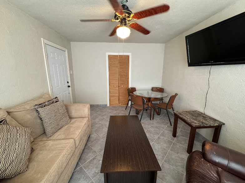 Building Photo - 608 Alicia Dr