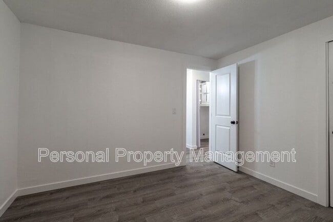 Building Photo - 4325 E 17th St