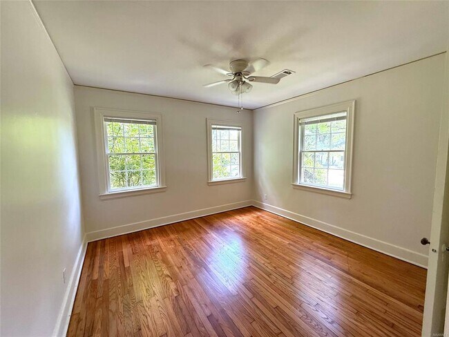 Building Photo - 807 E Edgemont Ave