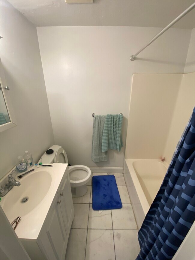 Building Photo - 27 5th St