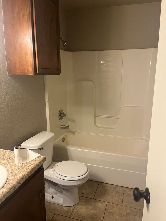 Building Photo - TG-4014 N. 54'TH