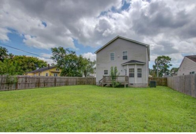 Building Photo - WELCOME HOME - Beautiful home built in 201...