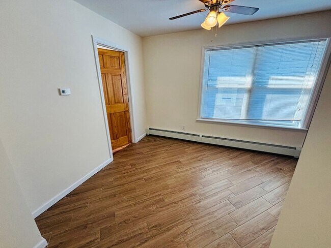 Building Photo - 27 1st St