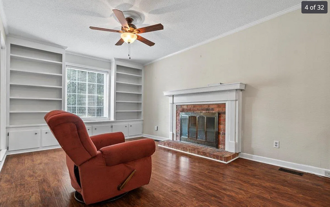 Living room - 1515 Tanglewood Cir