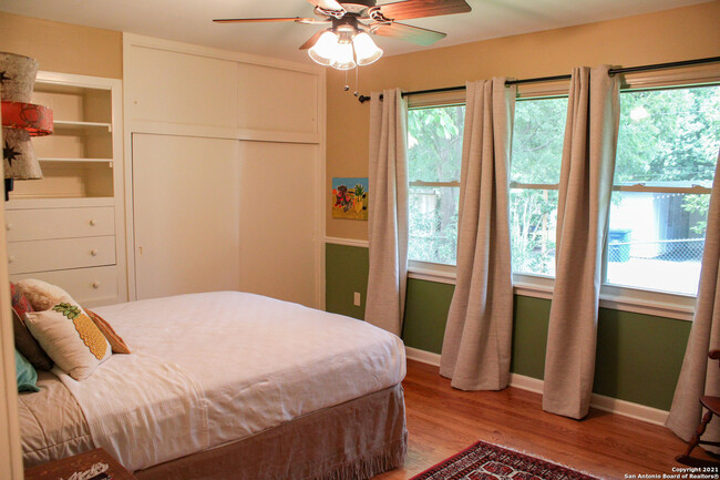 Building Photo - 539 Woodcrest Dr
