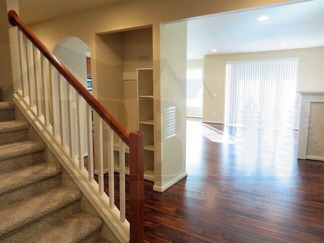 Building Photo - Gorgeous 4 Bedroom home located in Puyallup!