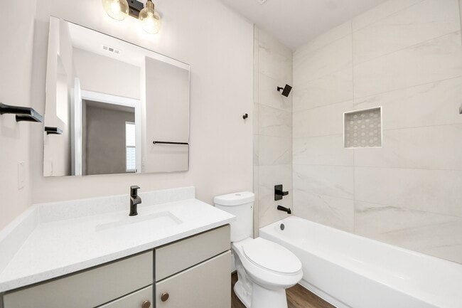 Building Photo - 783 Mansfield St