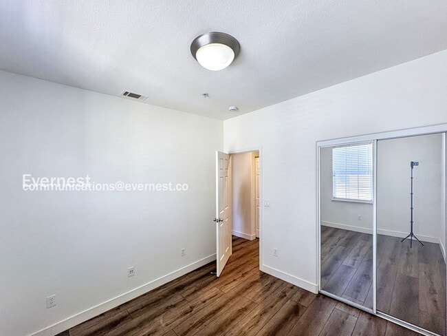 Building Photo - 650 Summer Ln