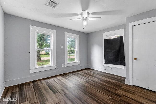 Building Photo - Home For Rent!