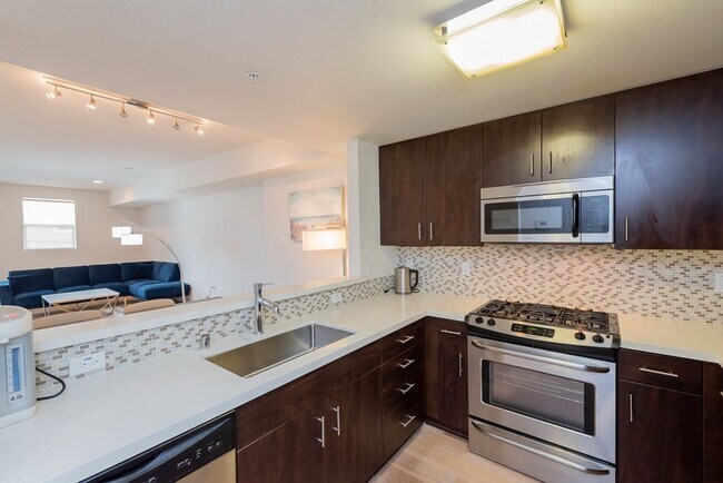 Building Photo - Element 436