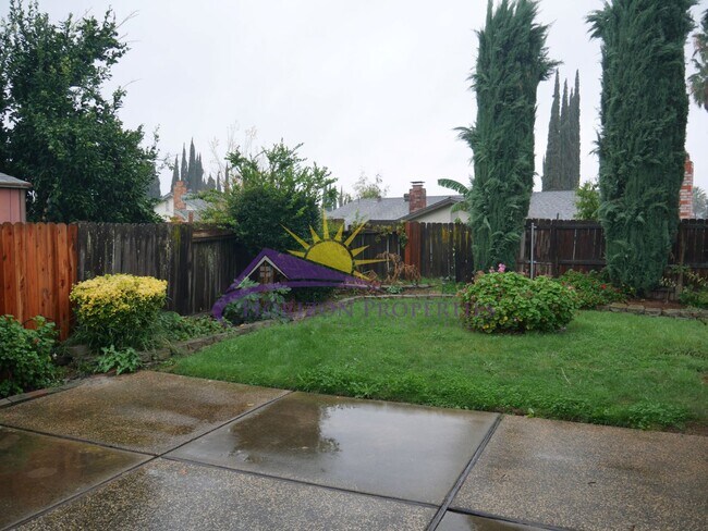 Building Photo - Spacious 4 Bed 2 Bath 1,575 sqft Lincoln V...