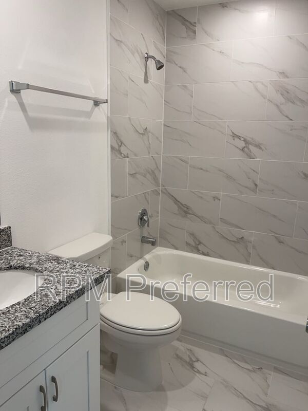 Building Photo - 8226 Linda Vista Rd