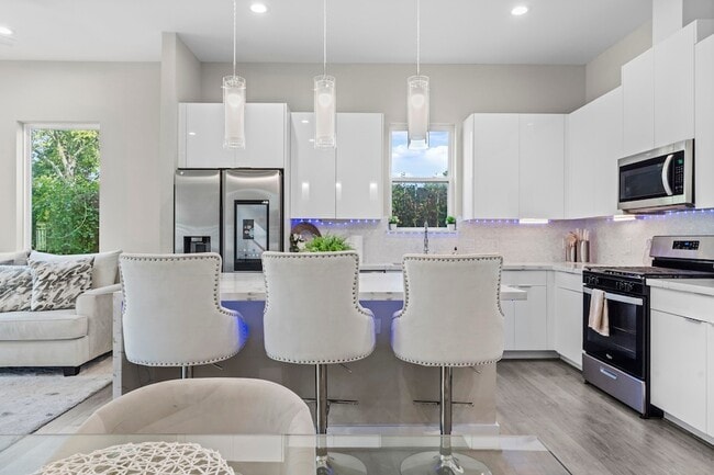 Building Photo - 851 Prosper St