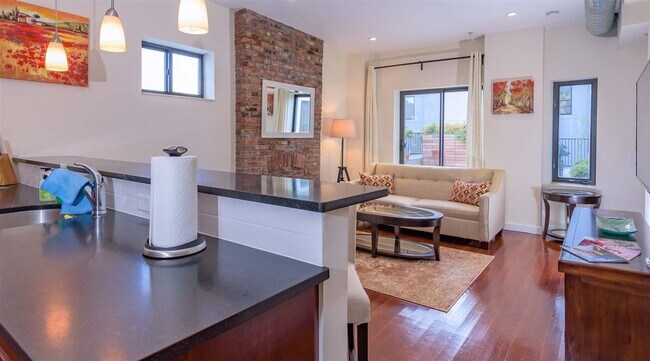 Building Photo - 340 Grove St