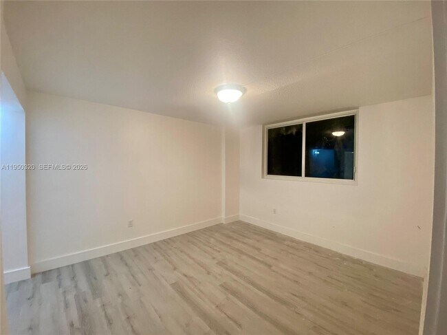 Building Photo - 401 Ocean Dr