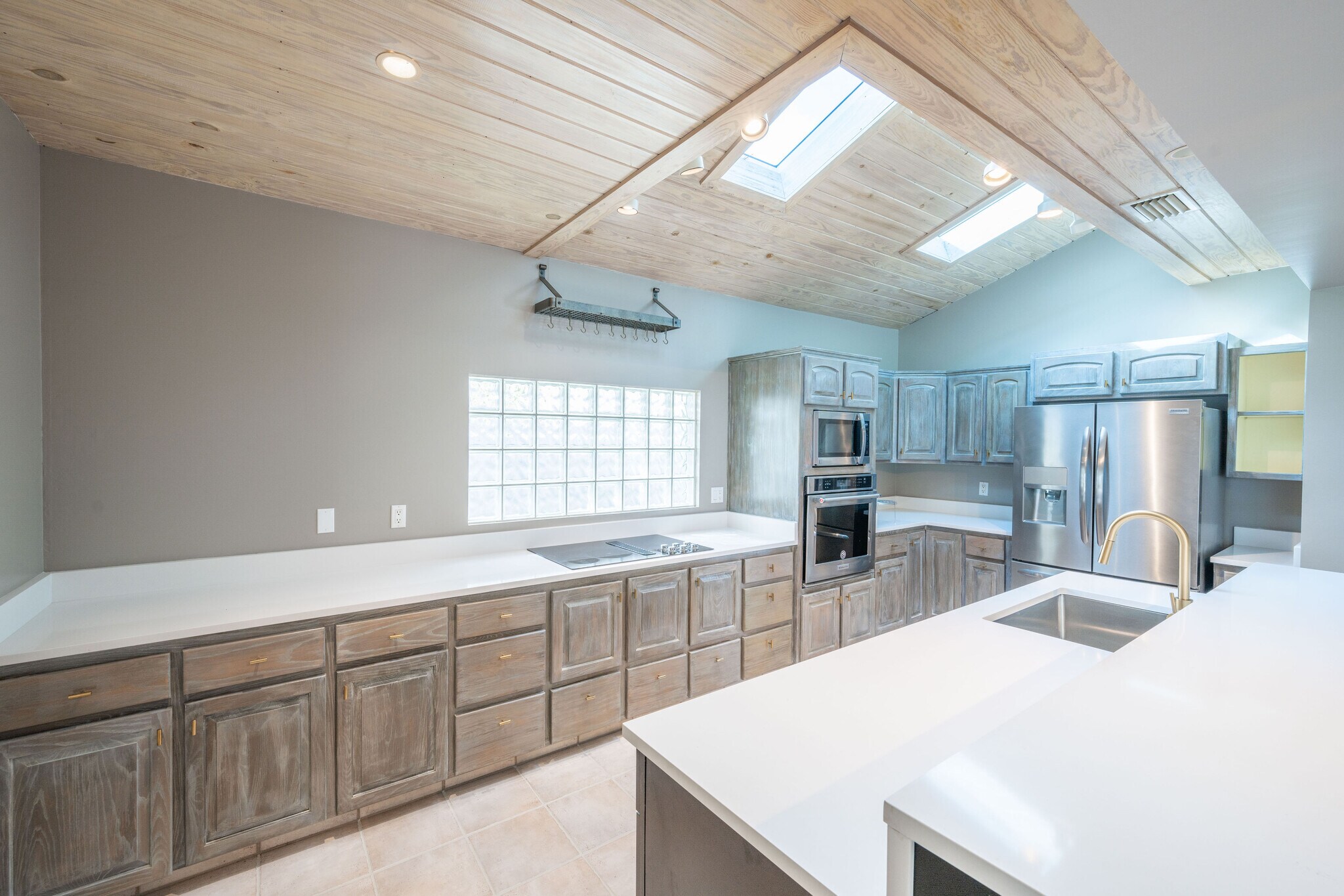 Building Photo - 6 Country Club Rd