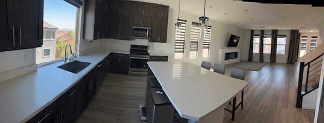 Building Photo - Stylish 3-Story Home with Rooftop Deck & B...