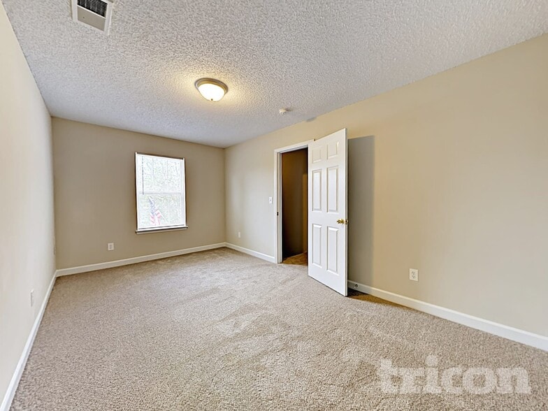 Building Photo - 2656 Captains Watch Rd NE