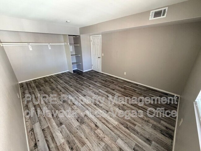 Building Photo - 1405 E Vegas Valley Dr