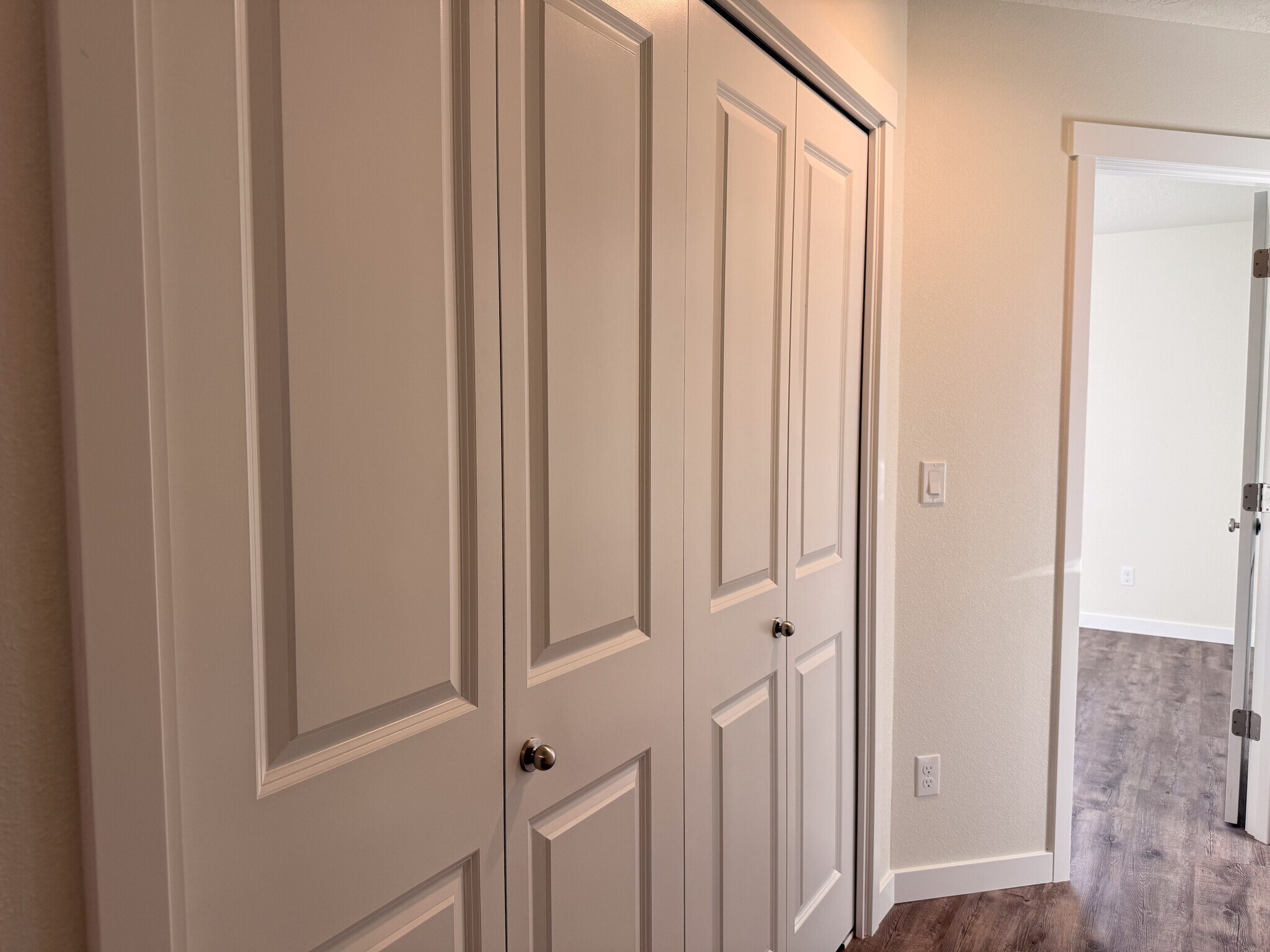 Building Photo - 507 NW Hillcrest Dr