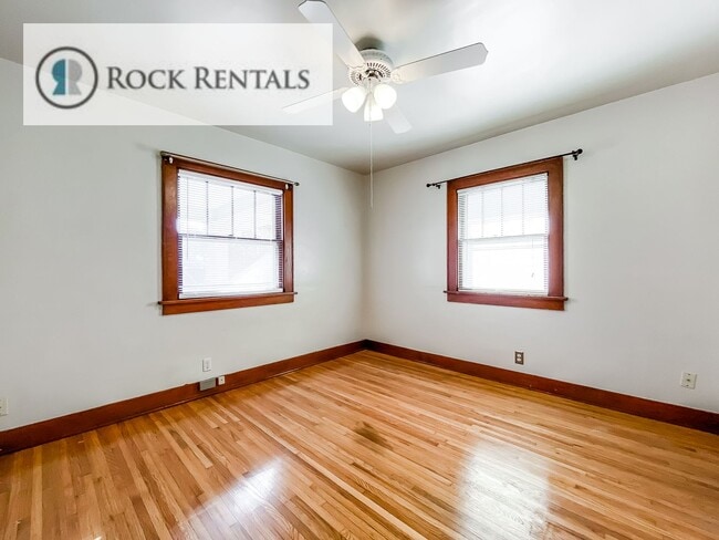 Building Photo - 2 Bed 1 Bath with Basement
