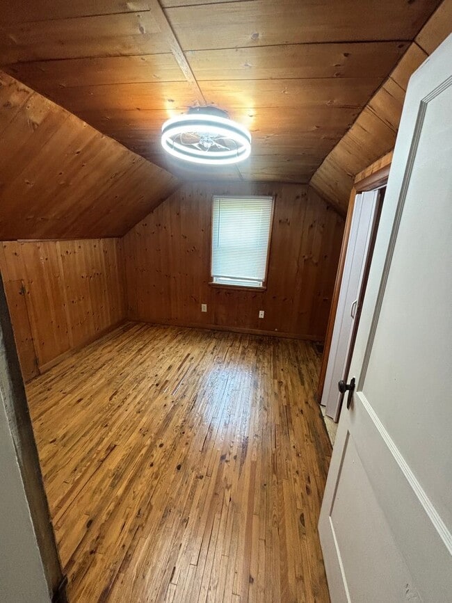 Building Photo - 946 Sells Ave