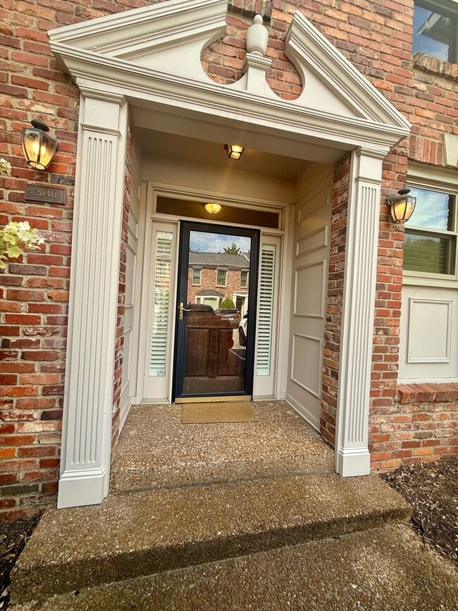 Building Photo - Green Hills living at its best. 2 BR 2.5 B...