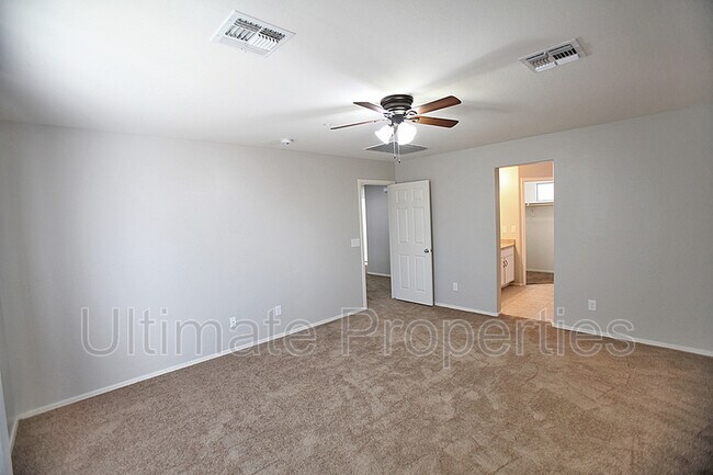 Building Photo - 8873 W Cameron Dr