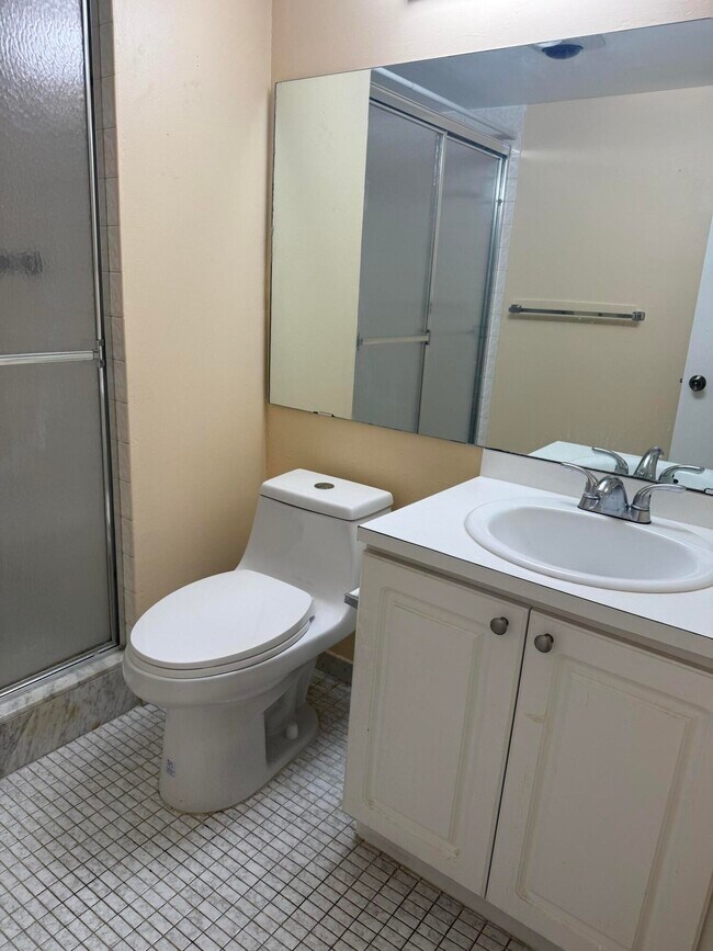 Building Photo - 830 S Hollybrook Dr