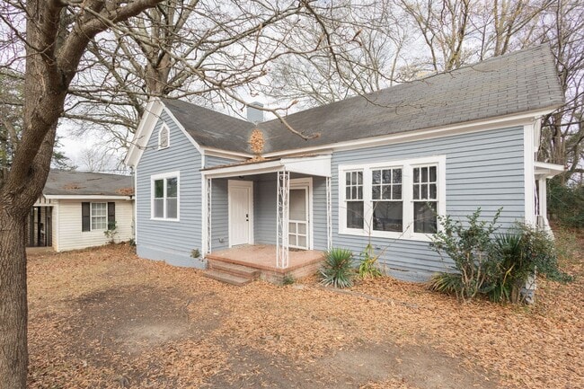 Building Photo - 725 W Poplar St