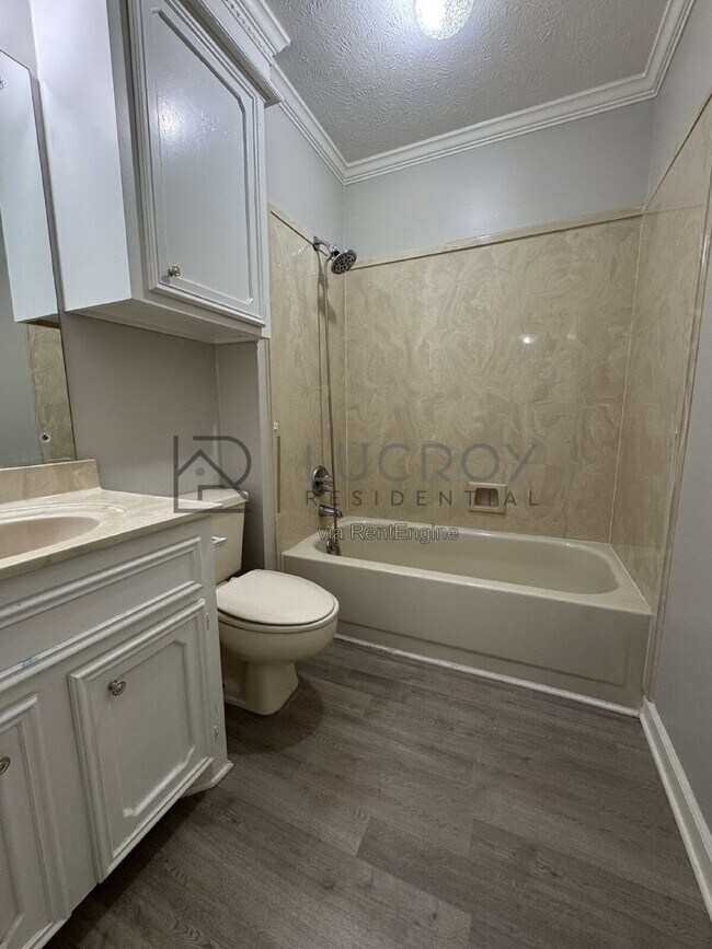 Building Photo - 33 Sandlewood Dr