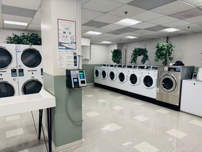 Building Photo - 2 Hawthorne Pl