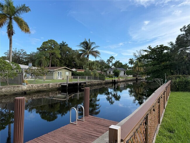 Building Photo - 800 SW 8th St