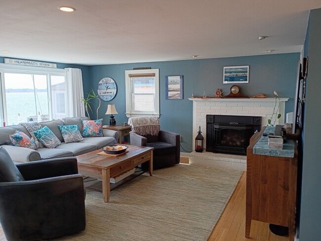 Building Photo - 39 Harbor St