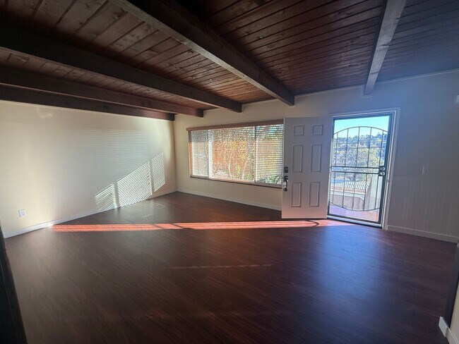 Building Photo - Stunning 2-bedroom, 1.5-bath Modern home i...