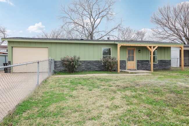 Building Photo - 1211 Gate Ln Dr