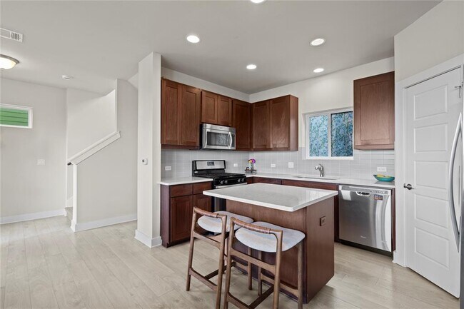 Building Photo - 2900 Pither Ln
