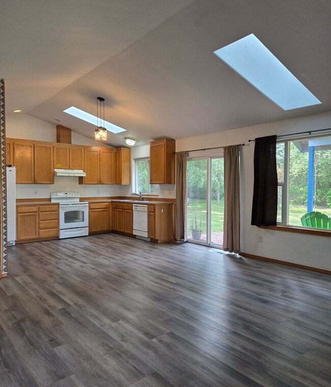 Building Photo - 3 Bed, 2 Bath Craftsman Style Home - Great Location in Port Townsend!