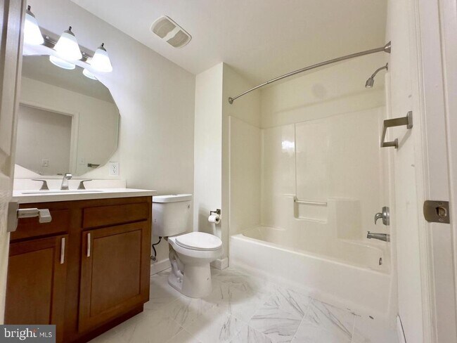 Building Photo - 70 Sequoia Dr