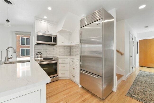Building Photo - 492 Beacon St