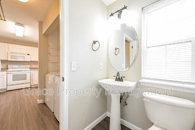 Building Photo - 1495 Red Cliff Way