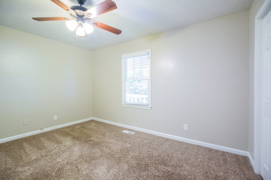 Building Photo - 155 Sunny Ln