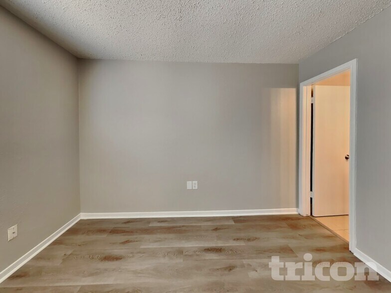Building Photo - 16635 Saltgrass St