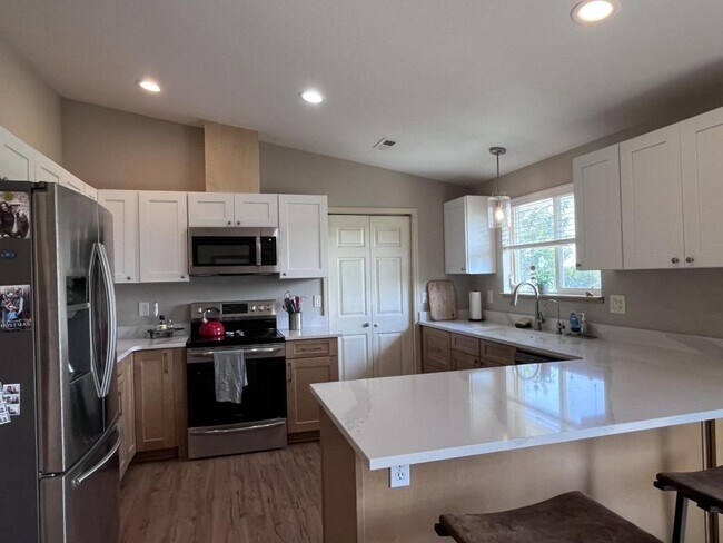 Building Photo - 22563 Hanley Dr