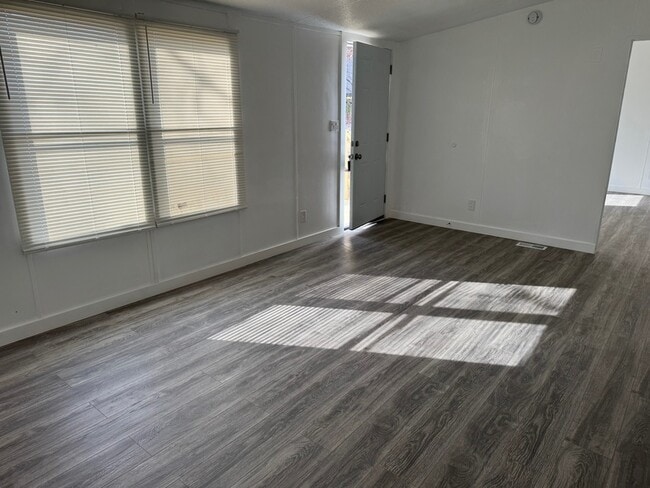 Building Photo - 205 Royal St