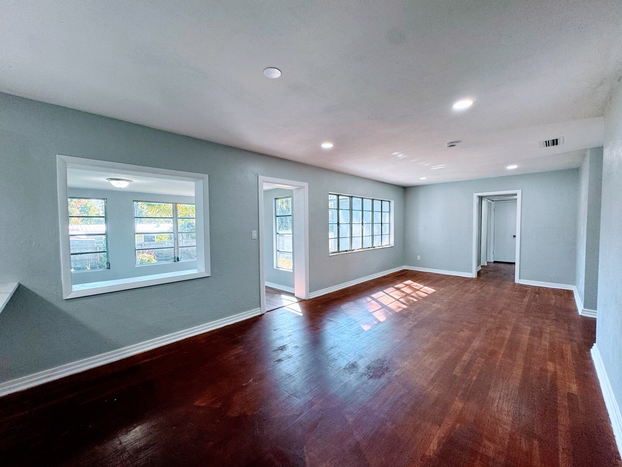 Building Photo - 747 Moravon Ave