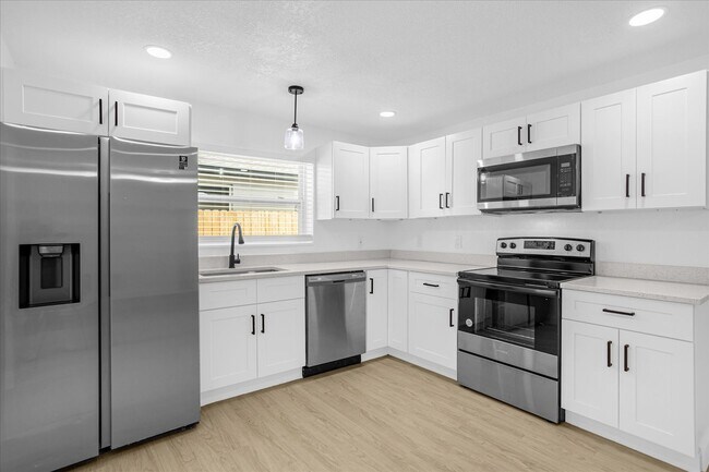 Building Photo - 812 W Miller St