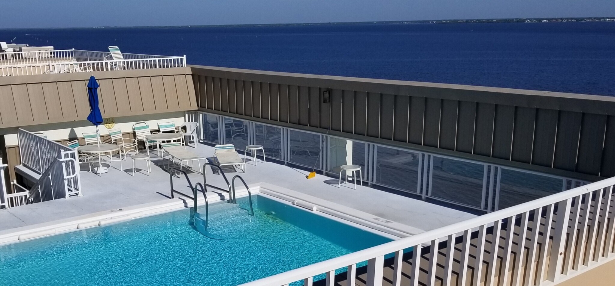 Building Photo - 1500 Park Beach Cir