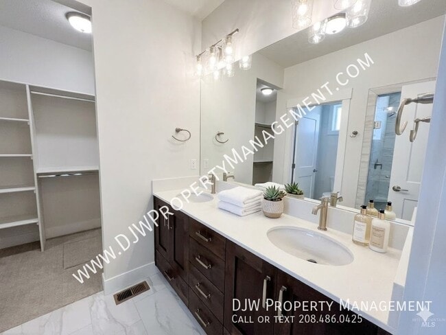 Building Photo - 300 E Mayfield Rd